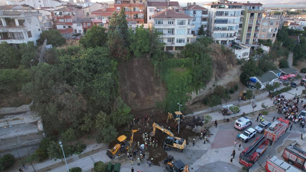 Büyükçekmece'de toprak kayması haber görseli