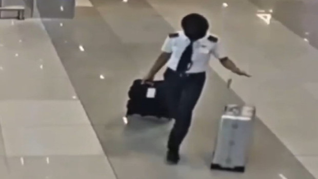 Malezyalı pilot havalimanında uyuşturucuyla yakalandı; idrar testi pozitif çıktı haber görseli