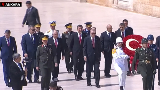 Cumhurbaşkanı Erdoğan, YAŞ üyeleri ile Anıtkabir'i ziyaret ediyor