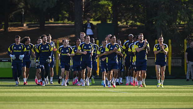 Fenerbahçe, Sturm Graz maçı öncesi son antrenmanını taraftara açık yaptı