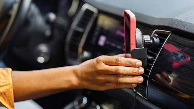 Telefonunuz araçta neden aşırı ısınıyor?