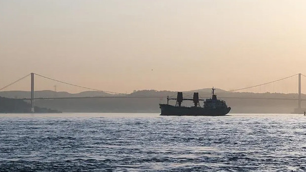 İstanbul Boğazı'nda gemi trafiği askıya alındı haber görseli