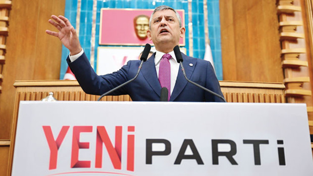 Özel’den imza eleştirisi