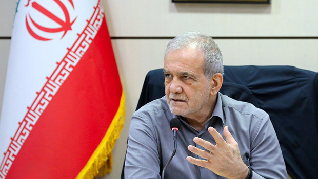 Pezeşkiyan: Mücteba Hamaney'le iletişim kurmak şu anda çok zor haber görseli
