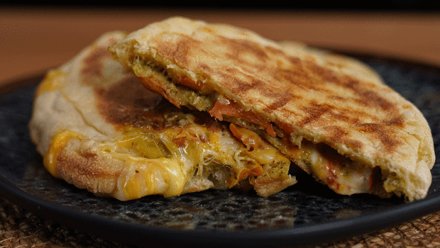 Peynirli tost tarifi (Videolu)