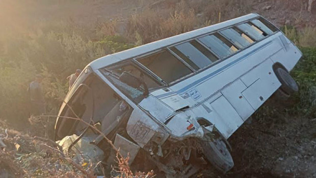 Cezayir'de yolcu otobüsü devrildi: 6 ölü, 22 yaralı haber görseli