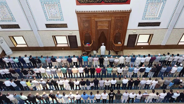Türkiye'deki sayılı örneklerden biri: 'Sunrooflu Cami' dikkat çekiyor