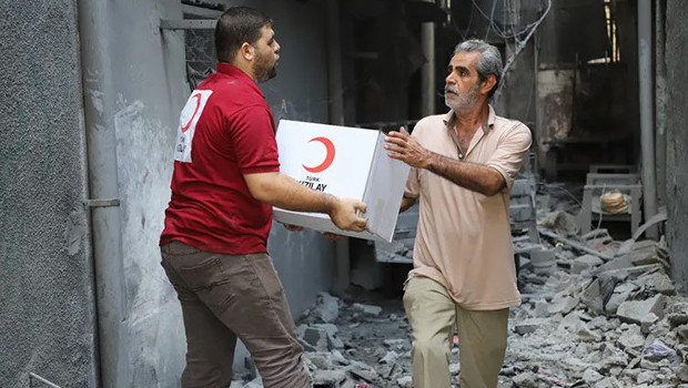 Türk Kızılay'dan Gazze'ye temiz su desteği haber görseli