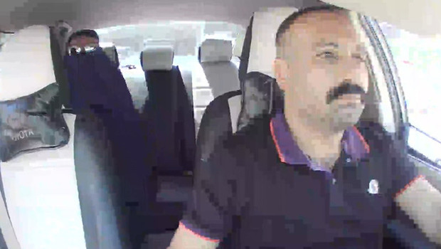 Gaziantep'te emekli polise kadın kılığında silahlı saldırı: Kaçış anı taksi kamerasında haber görseli