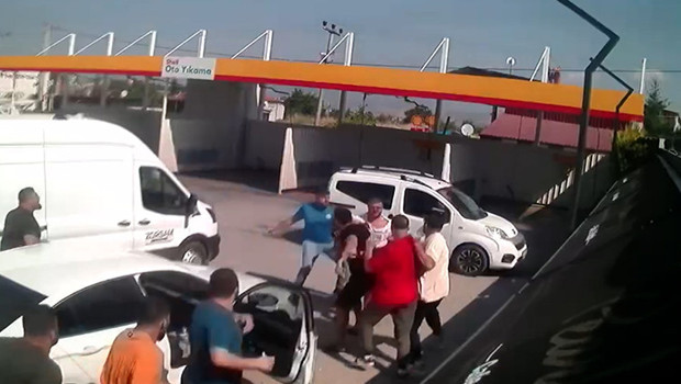 Samsun'da başpehlivan Serhat Elvan'a akaryakıt istasyonunda saldırı: O anlar kamerada