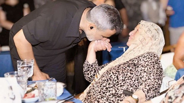 Emrah: Bugün ayaktaysam annem sayesinde