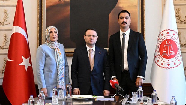 Adalet Bakanı Akın Gürlek, Muhsin Yazıcıoğlu'nun eşi ve oğlunu kabul etti