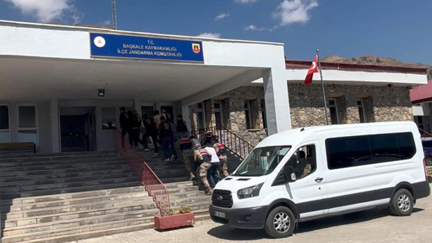 14 yaşındaki Damlanur'un intihar ettiğini iddia etmişlerdi! 2 amcası tutuklandı haber görseli