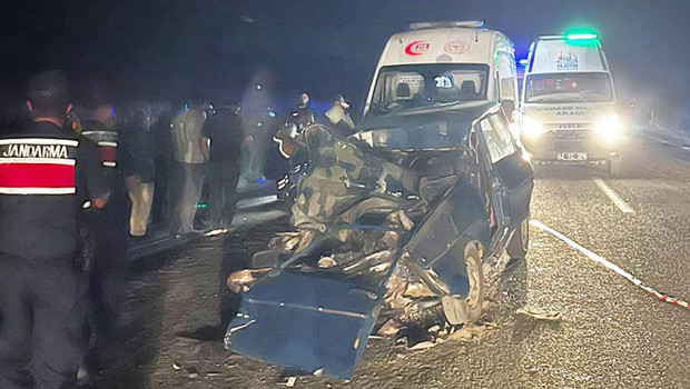 Konya'da traktör römorkuna çarpan otomobildeki yaşlı çift hayatını kaybetti