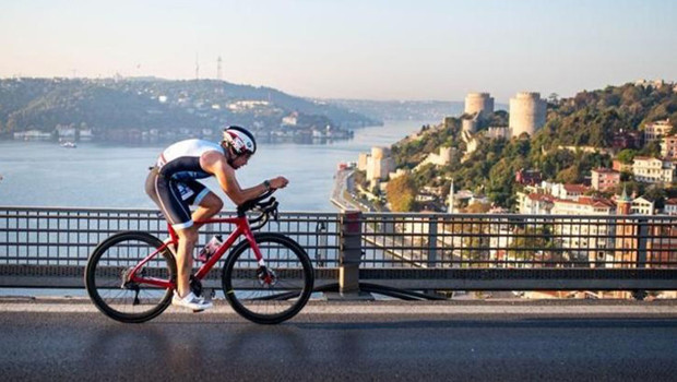 İstanbul Boğaziçi Triatlon'u 6. kez iki kıtayı buluşturacak haber görseli