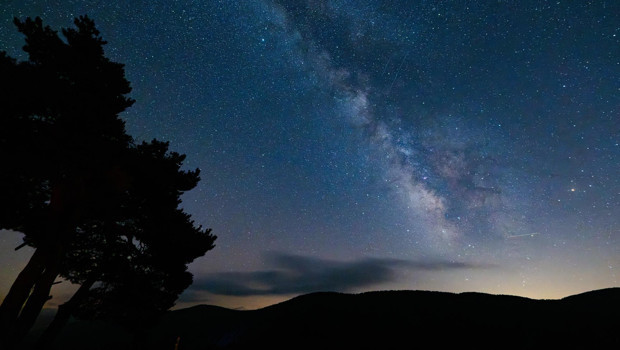 Gökyüzünde şölen! Perseid meteor yağmuru ve Güneş tutulması haber görseli