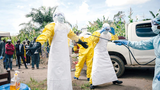 Ebola 6 ayda 2 bin can aldı haber görseli