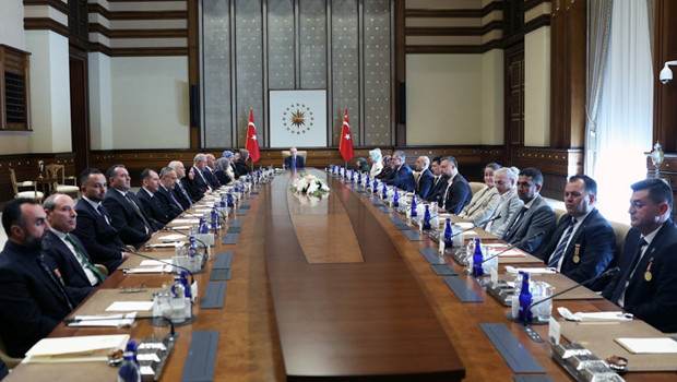 Cumhurbaşkanı Erdoğan, şehit ailelerini kabul etti haber görseli