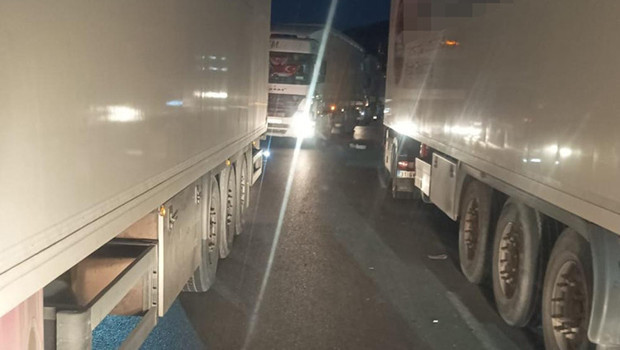 Cilvegözü sınır kapısında feci kaza: İki TIR arasında sıkışan şoför hayatını kaybetti haber görseli