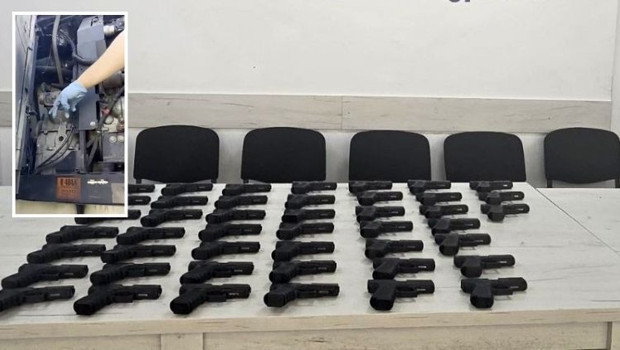 Sınırda incir yüklü tırda 45 adet silah ele geçirildi haber görseli