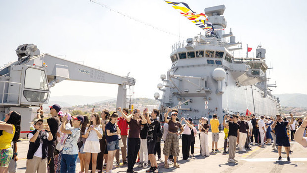 Teknofest Mavi Vatan’da TCG Anadolu’ya ziyaretçi akını haber görseli