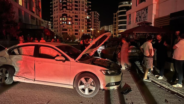 Niğde’de zincirleme kaza: 5 araca hasar veren sürücü olay yerinden kaçtı haber görseli