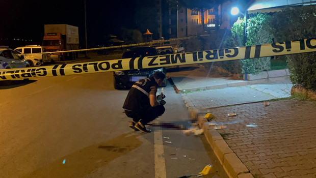 Kayseri’de baba ile oğul birbirini bıçakladı! Polis biber gazı kullanarak müdahale etti haber görseli