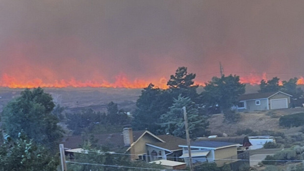 Nevada'da 42 bin kişiye tahliye emri: Orman yangını hızla yayıldı haber görseli