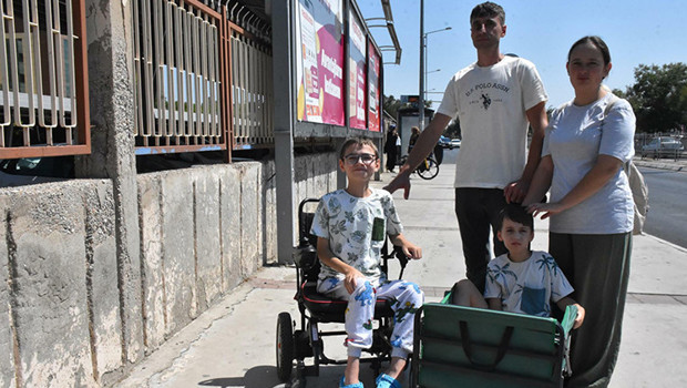 DMD hastası kardeşlerin zamana karşı yarışı: Biri tekerlekli sandalyede, diğeri yürüme yetisini kaybetmek üzere