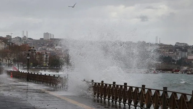Meteoroloji saat vererek uyardı: Kuvvetli rüzgara dikkat! haber görseli