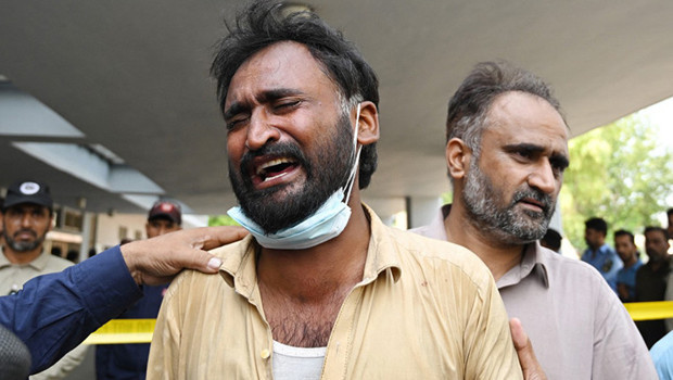 Pakistan'da yangın faciası: 15 bebek hayatını kaybetti haber görseli