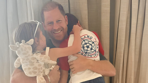 Prens Harry ve Meghan Markle altı yıl sonra İngiltere’ye döndü; kraliyet görevlerine dönmeyecekler