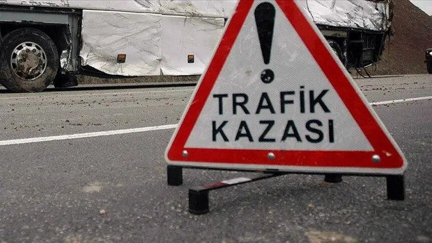 İzmir'de feci kaza: Tankerin çarptığı otomobildeki çift öldü haber görseli