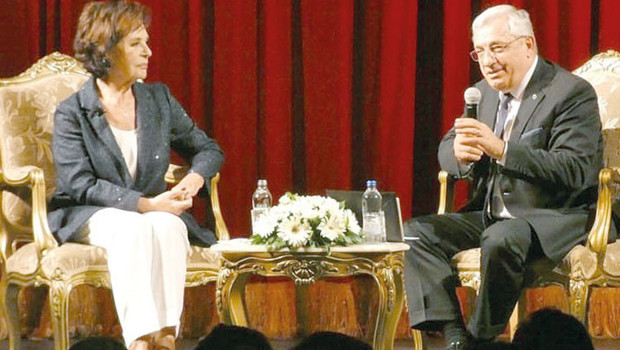 Hülya Koçyiğit genç diplomatlarla bir araya geldi