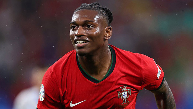 Galatasaray, Leao transferini KAP'a bildirdi! haber görseli
