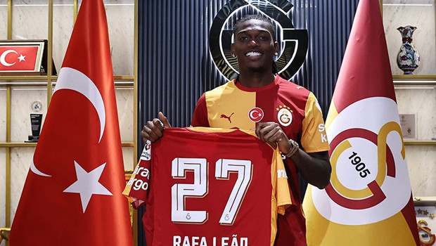 Rafael Leao, Galatasaray'ın 7. Portekizli futbolcusu oldu haber görseli