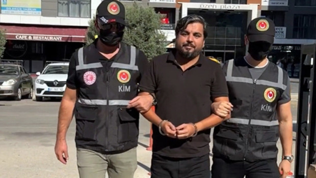 Tır dorsesi altında yakalanan YouTuber Arif Kocabıyık adliyeye sevk edildi haber görseli