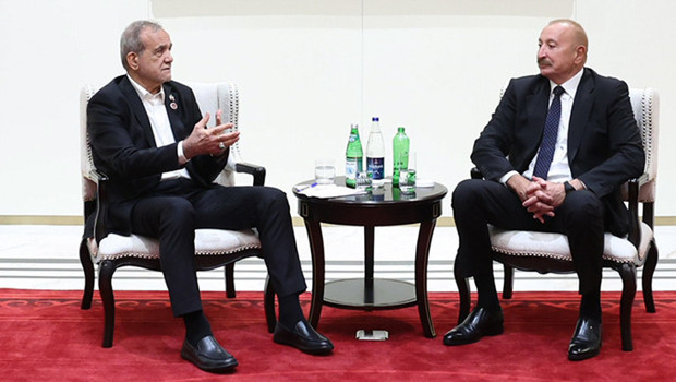 Bişkek'te gülümseten diyalog: Aliyev ve Pezeşkiyan'dan Türkçe sohbet haber görseli