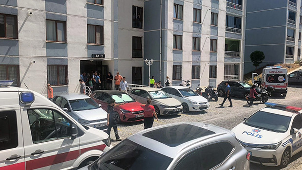 Menteşe'de toplu konutlardaki dairede sır ölüm: Genç kadın ile eski erkek arkadaşı ölü bulundu
