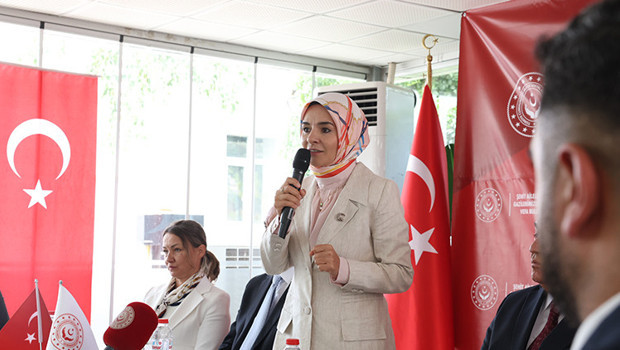 Bakan Göktaş'tan şehit aileleri buluşmasında 'Terörsüz Türkiye' mesajı: Geçmişi unutmak değil, birliği güçlendirmektir haber görseli