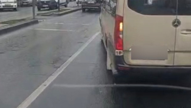 Esenyurt’ta tehlikeli inatlaşma! İETT'nin önünü kesen dolmuşçuya yolculardan tepki