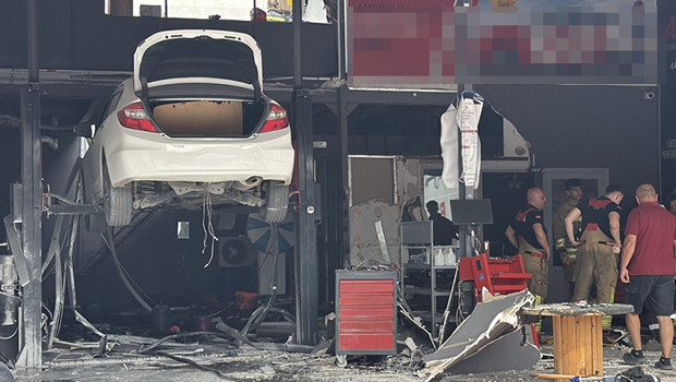 LPG'li araç tamirinde patlama: 2 yaralı haber görseli