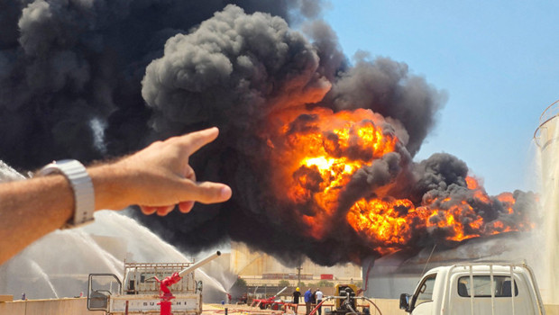 Libya'nın başkenti Trablus'ta İHA saldırısı haber görseli