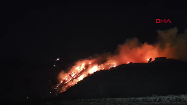 Adana'da çöplük alanda yangın