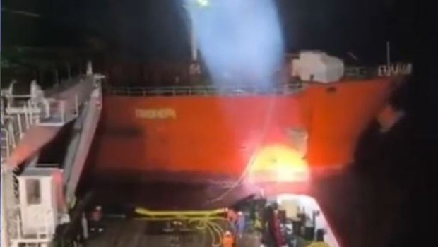 Bakanlık duyurdu… Petrol yüklü tanker, Marmara Adası açıklarında sürüklendi haber görseli