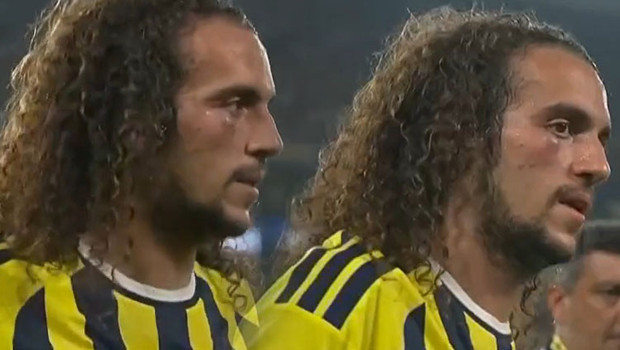 Fenerbahçe-Beşiktaş derbisinde korkutan an: Guendouzi ile Agbadou kafa kafaya çarpıştı! haber görseli