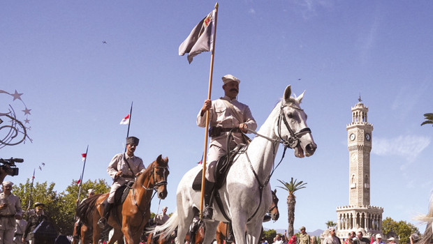 İzmir’de 104 yıllık kurtuluş coşkusu