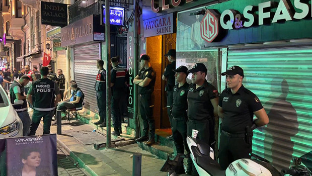 İstanbul'da gece kulüpleri, masaj salonları ile derneklere denetim haber görseli