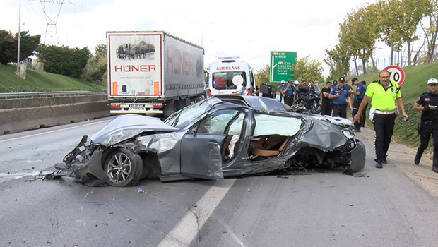 İstanbul’da feci kaza: Takla atan aracın sunroofundan yola fırlayan sürücü ağır yaralandı haber görseli