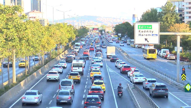 İstanbul'da trafik yoğunluğu! Günün erken saatlerinde başladı haber görseli